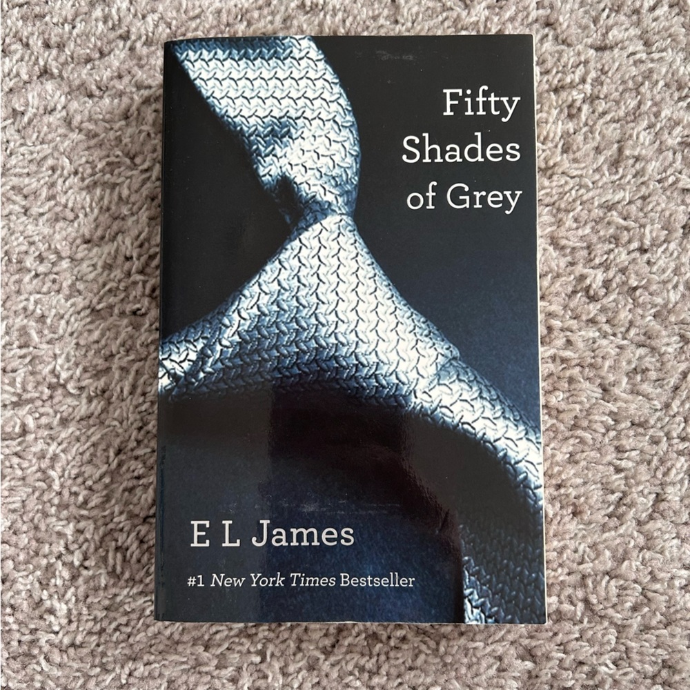 Fifty Shades of Grey paperback book (EUC)